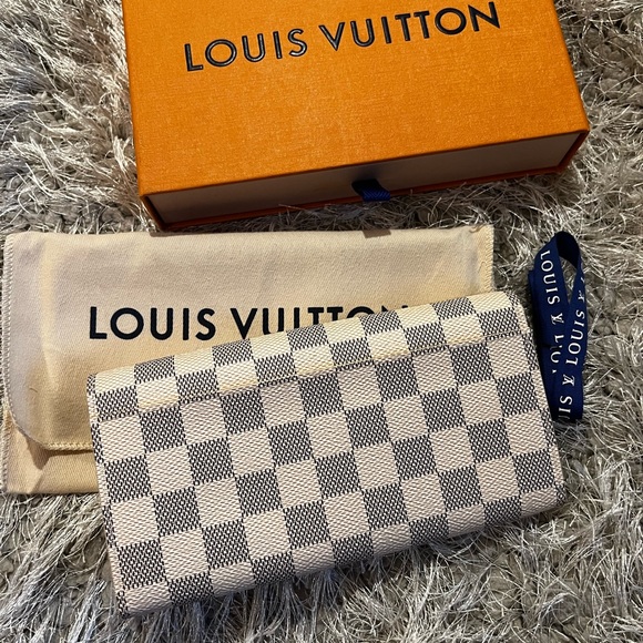 LOUIS VUITTON DAMIER AZUR SARAH WALLET - Picture 2 of 14